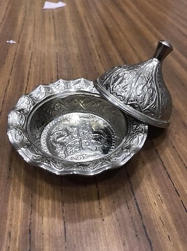 gumus qablar: Türkiyədə istehsal olunmuş, qapaqlı metal lokum/qənd qabı - Material — 2