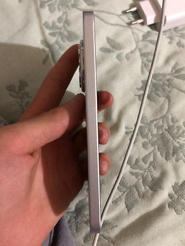 google pixel fold: Satılır: Android smartfon Xüsusiyyətlər: - Ön paneldə mərkəzi dairəvi — 2