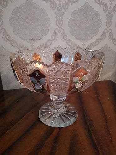 goz muncugu: Kəpənək kəsimli dekorativ şirniyyat/qənd qabı – ayaqlı kristal kasə - — 1