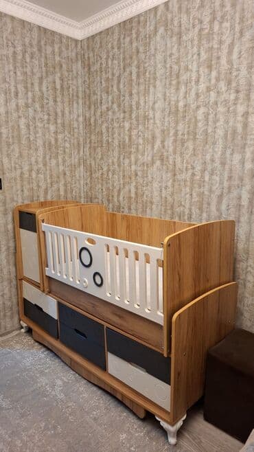 Oğlan və qız üçün, Dördbucaq, Beşik, Yellənmə mexanizmsiz