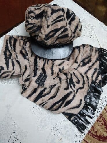 Papaq və şarf dəsti.Az işlənmiş 1 -2 dəfə Bir qədər küçük olduğu üçün