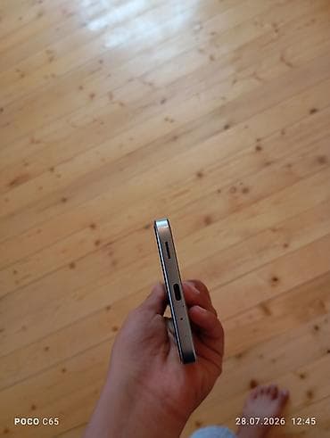 not 40 pro: Smartfon – boz/gümüş tonlu, düz kənarlı korpuslu model - Arxa panel — 6