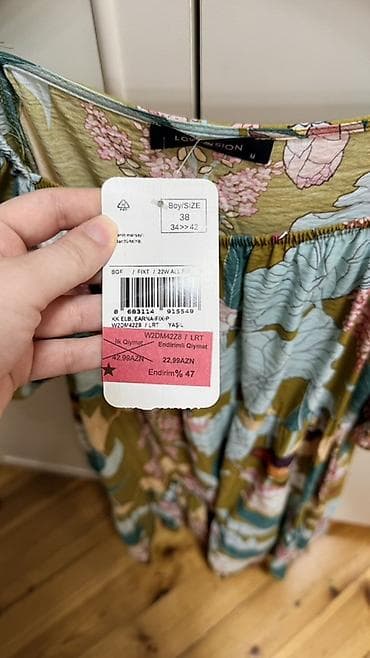massimo dutti ispaniya: Lc Waikiki brendinə aid qadın donu. Model yaşıl əsas rəng üzərində iri — 2
