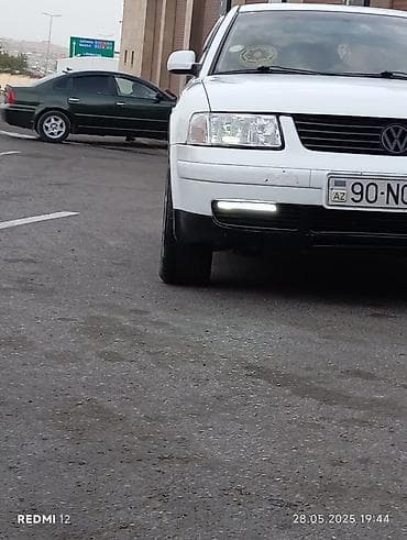 wolsvaqen passat: Volkswagen Passat: 1.8 l | 1999 il Sedan — 3