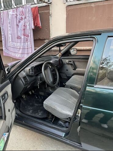 ваза напольная стеклянная высокая без узора: VAZ (LADA) 2110: 1.6 l | 2001 il 290000 km Sedan — 2