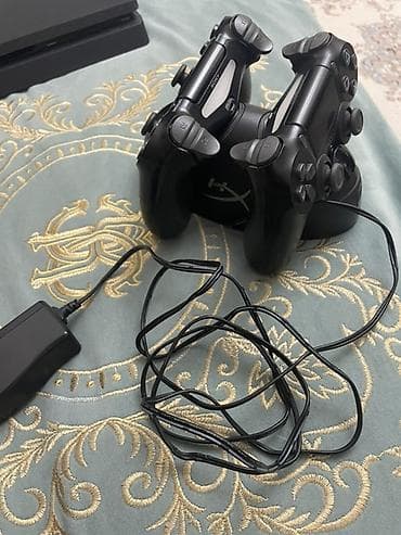 PS4 (Sony Playstation 4): PlayStation 4 Slim oyun konsolu paketi Məzmun: - PS4 Slim konsolu — 2