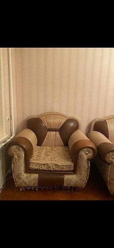 divan: Klassik üslubda yumşaq mebel dəsti - Tərkibi: 3 nəfərlik divan + 2 — 3