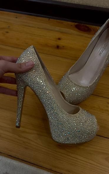 Ölçü: 38, rəng - Qızılı, Yeni