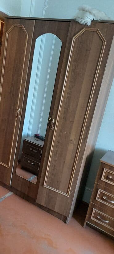 шкаф для стиральной машины в ванной: İşlənmiş, Açılan, 3 qapılı Düz dolab, Qarderob, paltar dolabı, Belarusiya — 1