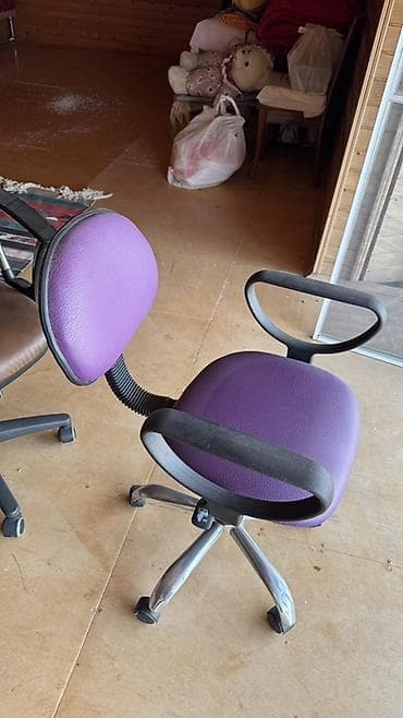 kreslo tek: Ofis kreslosu – bənövşəyi rəngli, dəri effektli oturacaq və bel — 2