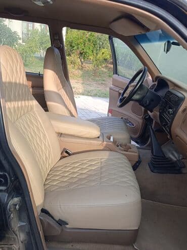 авто на прокат без залога: Ford Explorer SUV - Kuzov: qara rəng, 5 qapı, geniş baqajlı gövdə - — 10