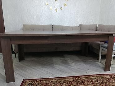 təbii qazon: Böyük masa. açılanda 12neferlik olur. təzə kimidir. köç səbəbi ilə — 1