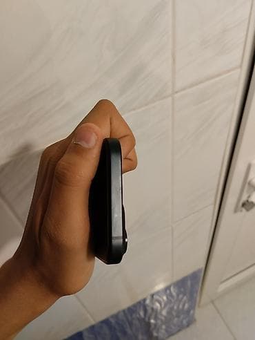 apple adapter: Qara, Face ID — 5
