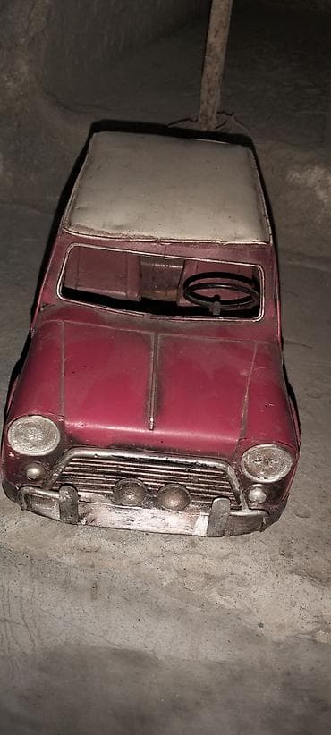 mini cooper: Metaldan hazırlanmış klassik Mini Cooper üslublu model avtomobil — 1