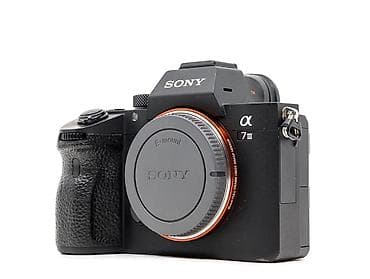 Sony Alpha a7 III (ILCE-7M3) tam kadr güzgüsüz fotoaparat gövdəsi -