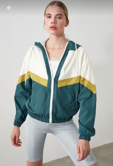 ağ sarucka: Стильная ветровка, производства Турция. Цена 30 азн. Размер С-М — 2