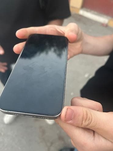 IPhone 15 Pro, Gümüşü, Face ID — 2
