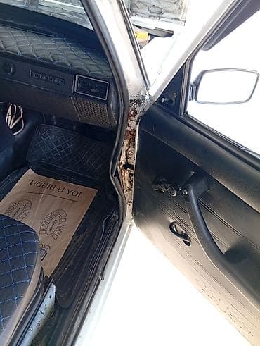 vaz 21010: Lada 2107 sedan – ağ rəng, mator 06 yağ yemir karboka 5 atmır. difer — 9