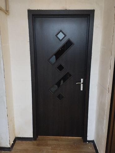 şuşə qapi: Müasir dizaynlı otaq/qapı paneli - Material: qaranlıq ağac teksturalı — 2