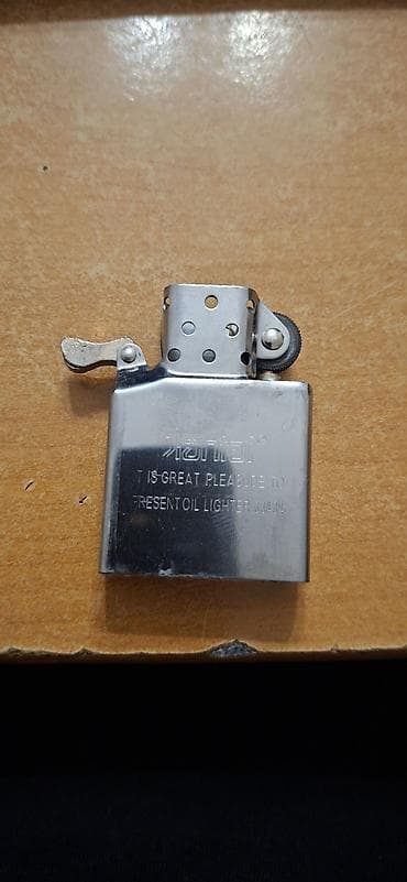 iqos iluma prime i: Metal benzinli çaxmaq daşı çaxmağı - Korpus: mat metal səth, ön — 2