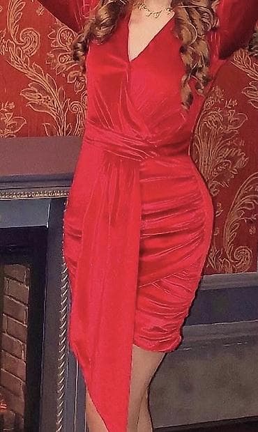 Qırmızı məxməri qadın donu - Material: yumşaq, parlaq məxmər - Rəng