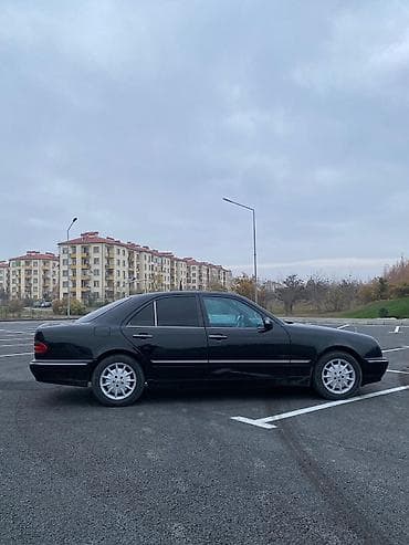 prado farası: Mercedes-Benz E-Class: 2.7 l | 2000 il Sedan — 6