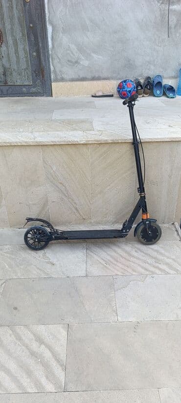 elektron skuturlar: Nanrobot markalı bu qara skuter şəhər gəzintiləri üçün ideal seçimdir — 1