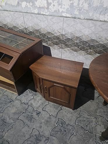 qapi taxta: Mebel dəsti – qonaq otağı üçün Tərkib: - Oval formalı taxta masa — 1