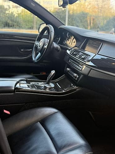 antena masin: BMW 5 Series (F10) sedan – qrafit/qaranlıq boz rəngdə, M-Performance — 10