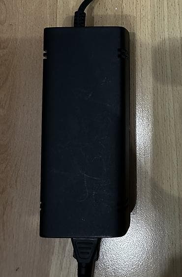 Xbox 360 & Xbox: Xbox Slim Oyun Konsolu ideal vəziyyətdədir. Heç bir problemi yoxdur — 9
