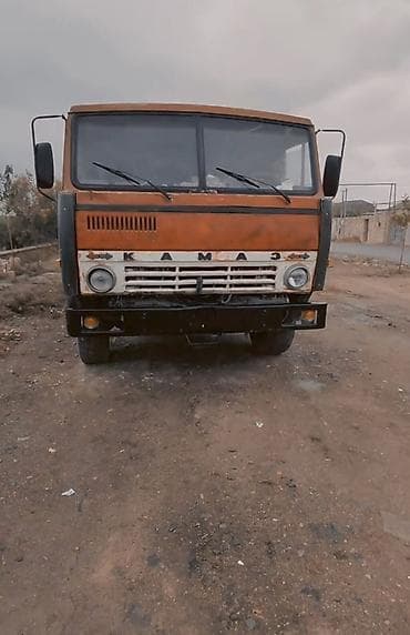 KAMAZ dumpper yük maşını - Markası/modeli: KAMAZ (klassik 3 oxlu, 6x4