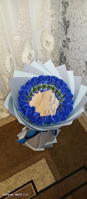 azalya gülü: Mavi güllərlə bəzədilmiş dekorativ buket-kompozisiya - Tərkib — 2