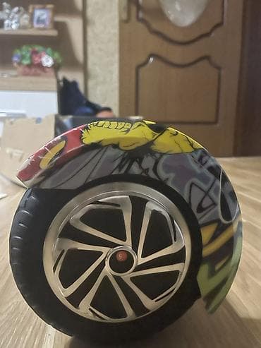 3 tekerli scooter: Rəngarəng qrafiti dizaynlı hoverboard (giroskuter) - Təkər ölçüsü — 2