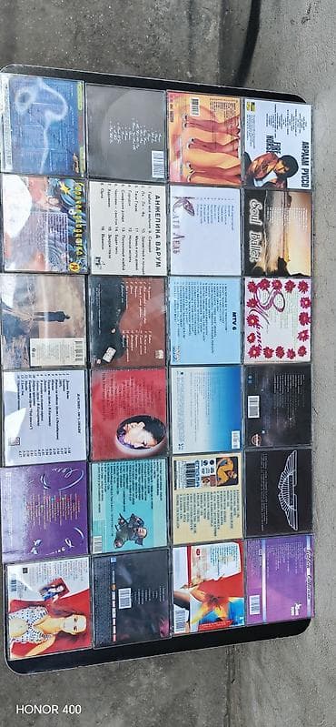 phardi çanta: Audio CD kolleksiyası – müxtəlif janrlar və ifaçılar Məhsul: Plastik — 8