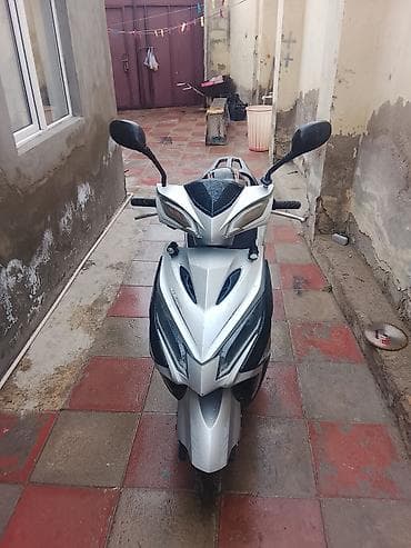 motosikler: Skuter – şəhər içi rahat və sərfəli hərəkət üçün Xüsusiyyətlər: - — 1
