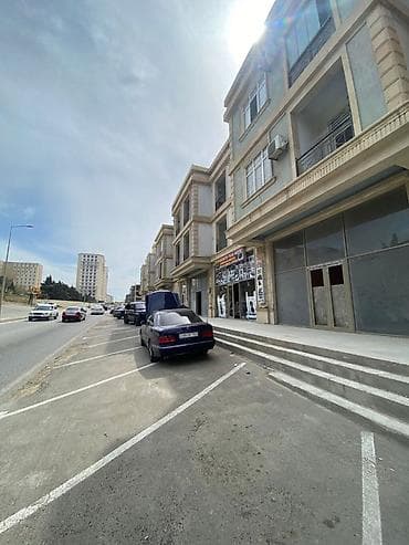 Yeni Günəşlidə Padmayak mənzil satılır. Bina apartmandır. 3 otağ 77 m2 — 2