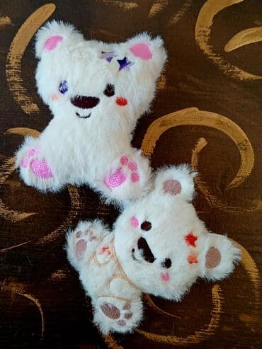 bəzəkli rəqəmlər: Ağ rəngdə, yumşaq tüklü, doldurulmuş ayıcıq oyuncaqları. Hər bir — 2