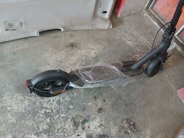 skuter almaq: Elektrik skuter – qara rəngdə, şəhər üçün kompakt model — 1