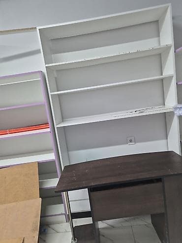 Mağaza üçün vitrin və rəf avadanlıqları komplekti. Komplektə — 10
