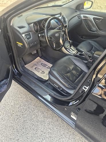 qara 07 sekilleri: Hyundai Elantra Limited – sedan Xüsusiyyətlər: - Korpus rəngi: qara - — 8