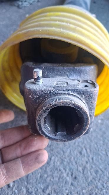 Nəqliyyat: Kardan ötürücü val (PTO şaftı) – sarı qoruyucusu ilə yarısı traktor — 1