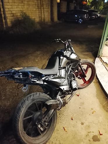 vaz 2107 abilsofka: Motosiklet – küçə/naked üslubunda, tək silindrli hava soyutmalı benzin — 3