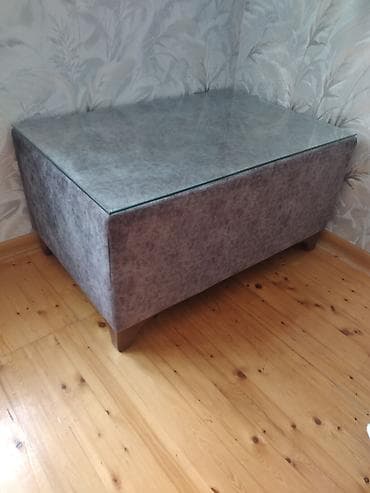 puflar: Mebel: Şüşə üstlü yumşaq oturacaqlı masalı ottoman - Forma — 3