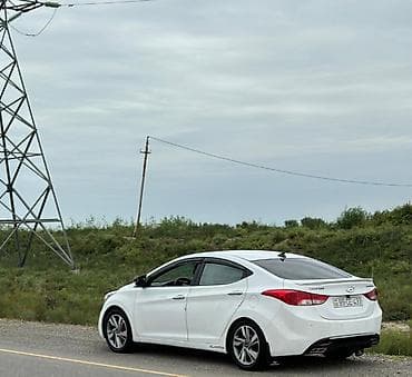 nissan tida 2012: Hyundai Elantra: 1.6 l | 2012 il Sedan — 2