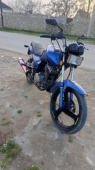 bmw e 36 m: Mavi rəngli yol tipli motosiklet Texniki və dizayn xüsusiyyətləri: - — 3