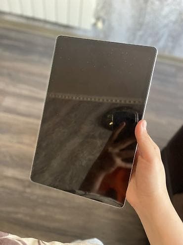 ipad tablet: Samsung planşet - Model: Samsung Galaxy Tab (metal gövdə, arxa — 3