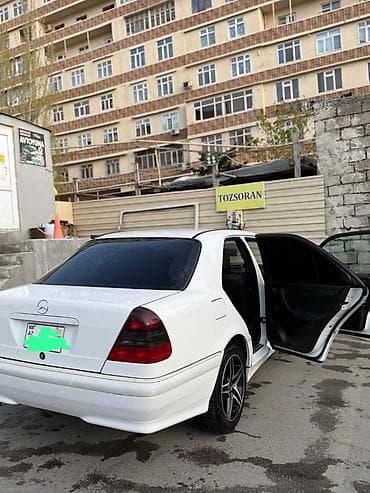 polsa masin bazari: Mercedes-Benz C-Class: 2 l | 2000 il Sedan — 3