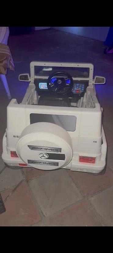 mersedes muhərrik: Uşaq elektrik maşını – Mercedes-Benz G-Class (AMG dizaynı), ağ rəng — 2