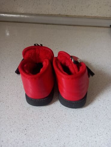 atlas parcadan donlar: Uşaq ayaqqabısı – qışlıq, qalın içlikli - Rəng: Parlaq qırmızı, qara — 4