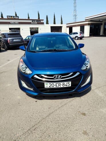 Hyundai Elantra – mavi rəngli sedan Xüsusiyyətlər: - Marka/model